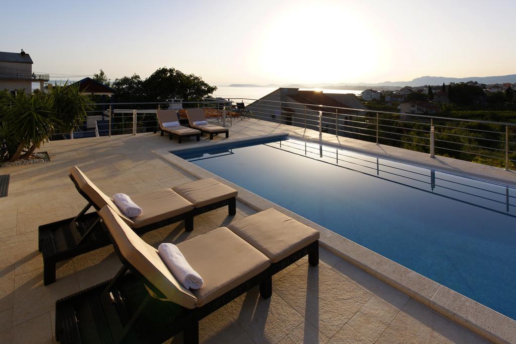Villa Mermaid Your Croatian Haven With Luxury Pool And Scenic Views Podstrana Exterior foto