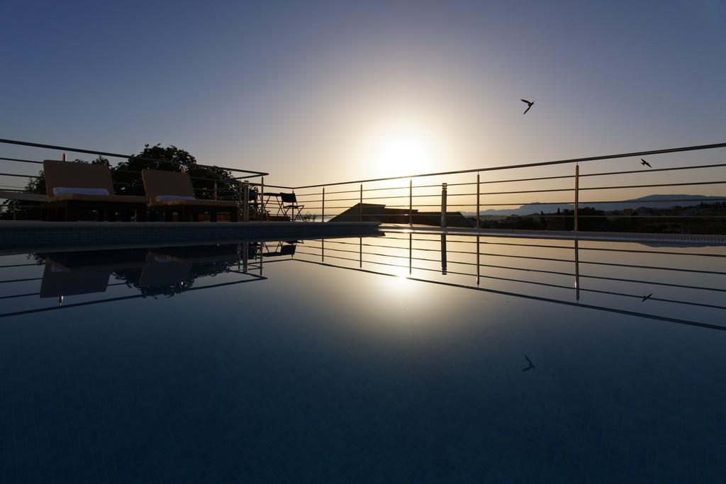 Villa Mermaid Your Croatian Haven With Luxury Pool And Scenic Views Podstrana Exterior foto